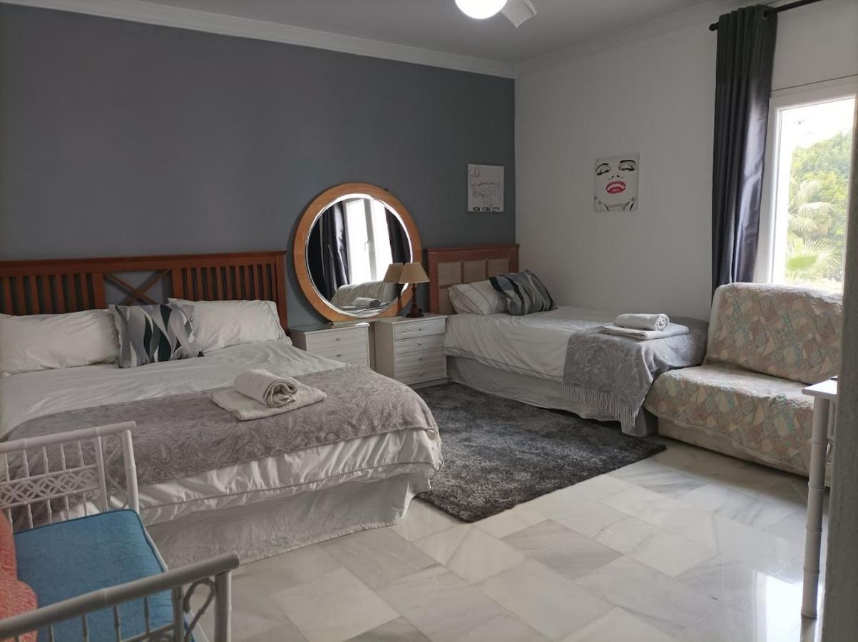 Large 2 Bed Apt Puerto Banus Marina Private Parking Apartamento Marbella Exterior foto